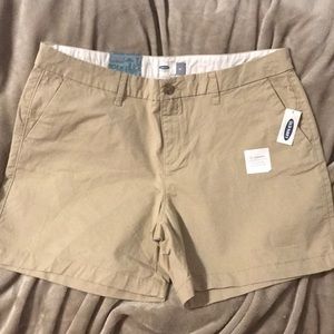 Women’s Old Navy 5” khaki shorts size 10